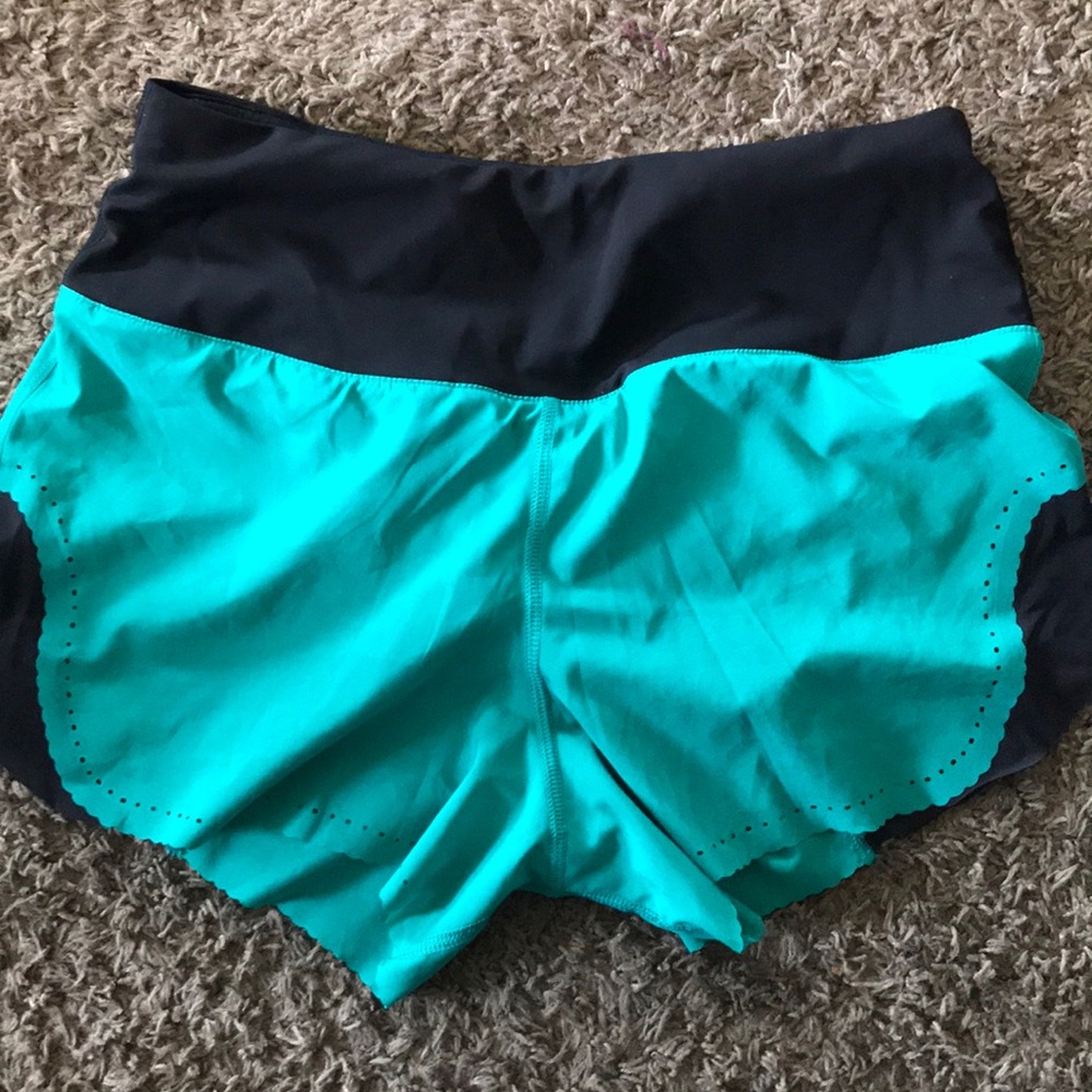 LULULEMON smooth stride shorts